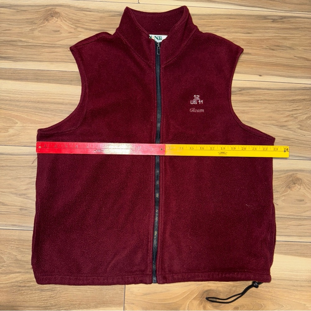Vintage Mens Fleece Vest Burgundy Size M/L Pre Shrunk Sleeveless Zip Up Golf 11
